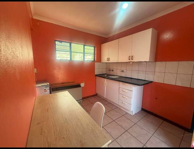 BUSINESS PROPERTY TO RENT IN COLBYN